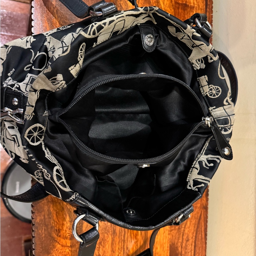 Medium Coach Pocketbook - Picture 4 of 6